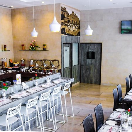 7 Apple Hotel, Vadodara Zewnętrze zdjęcie